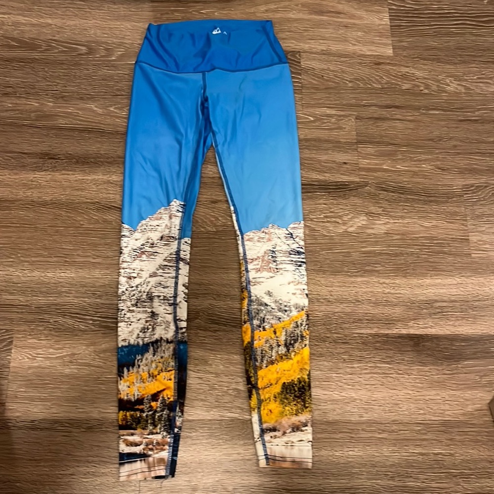 Colorado Threads Maroon Bells legging size small